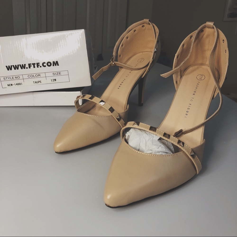 Nude FTF Pumps